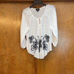 by x by XL ladies lightweight sheer gauze Boho top, XL, Black and White.